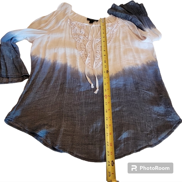 BCX Blue & White Cold Shoulder Bell Sleeve Dip Dyed Gauzy Top Sz Large - Picture 2 of 8
